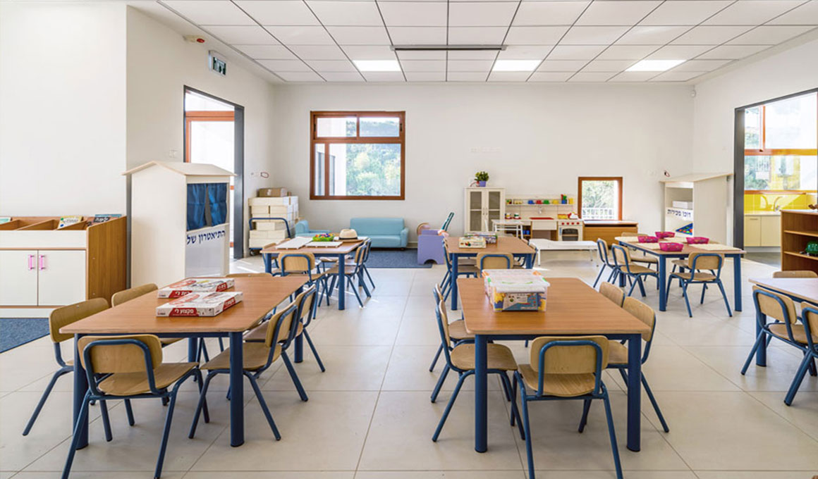 שולחנות כיסאות