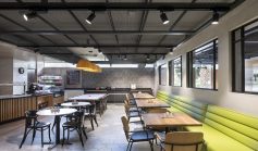 שולחנות אוכל