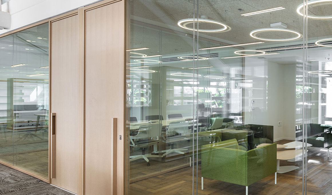 חדר ישיבות 2