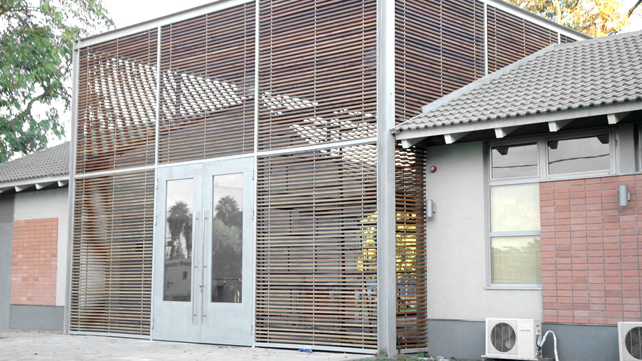 כניסה תקריב